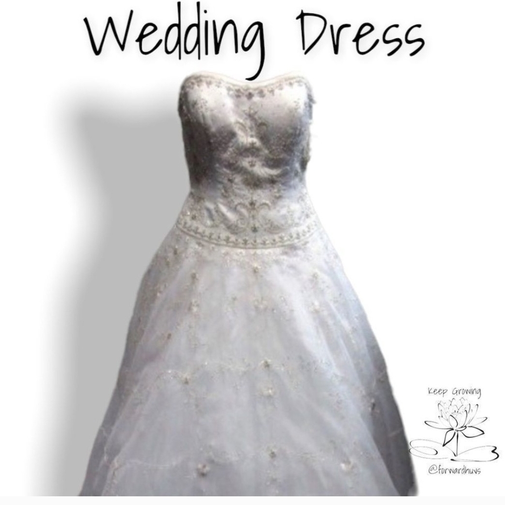 Elegant White StrapleWedding Dress - Picture 2 of 12